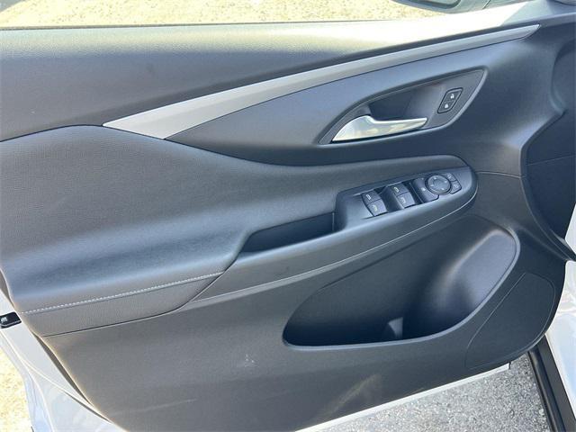 Photo of 2026 Summit White Buick Envista