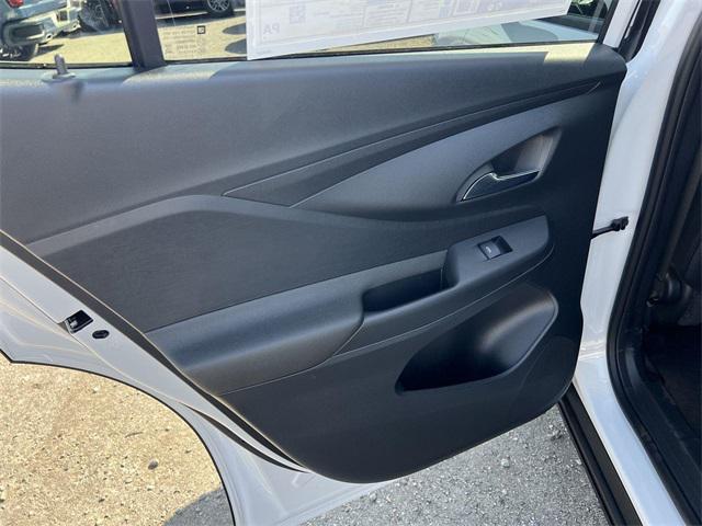 Photo of 2026 Summit White Buick Envista
