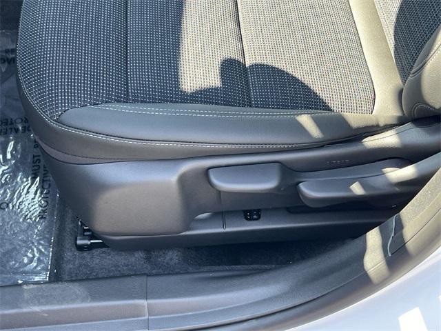 Photo of 2026 Summit White Buick Envista