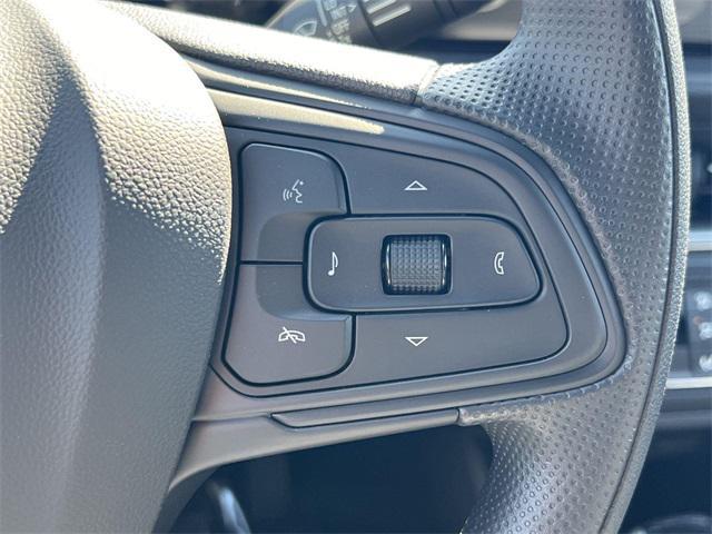 Photo of 2026 Summit White Buick Envista
