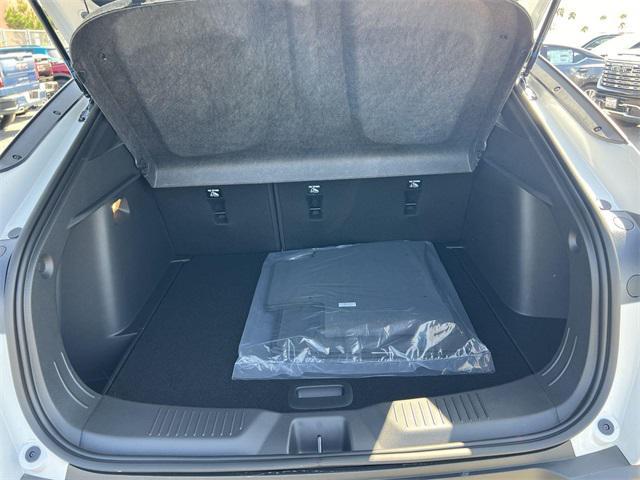 Photo of 2026 Summit White Buick Envista
