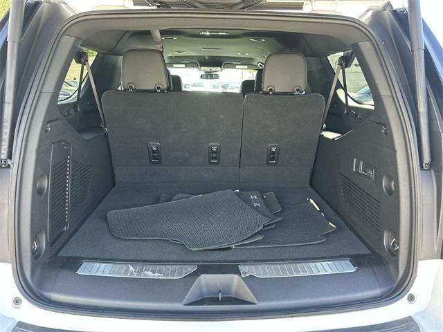 Photo of 2025 Summit White GMC Yukon XL