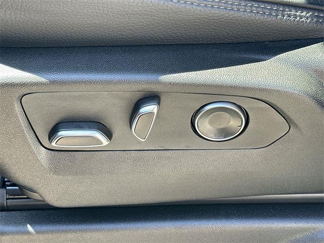 Photo of 2025 Summit White GMC Yukon XL