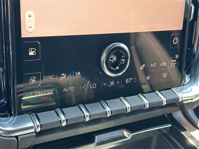 Photo of 2025 Summit White GMC Yukon XL