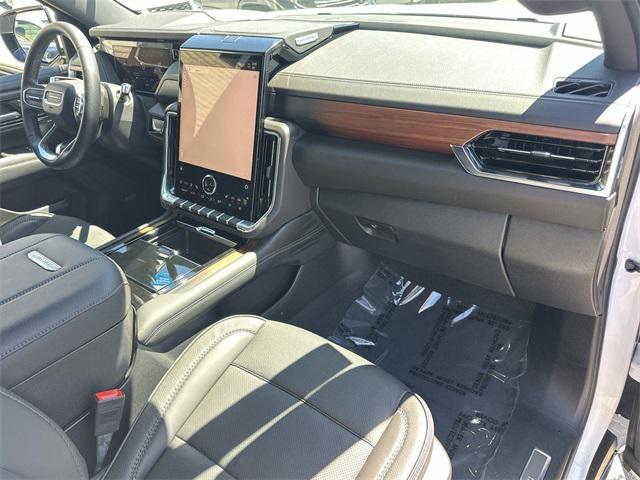 Photo of 2025 Summit White GMC Yukon XL