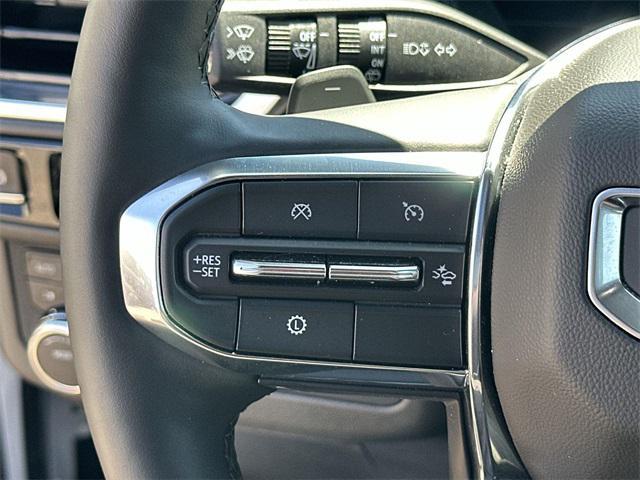 Photo of 2025 Summit White GMC Yukon XL