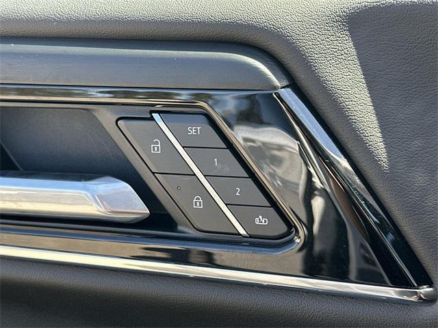 Photo of 2025 Summit White GMC Yukon XL