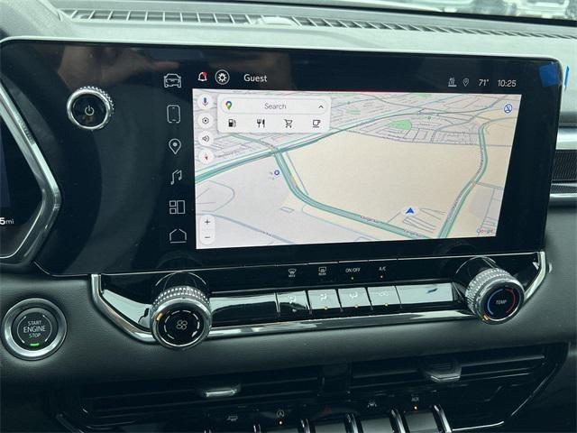 Photo of 2025 Summit White GMC Canyon