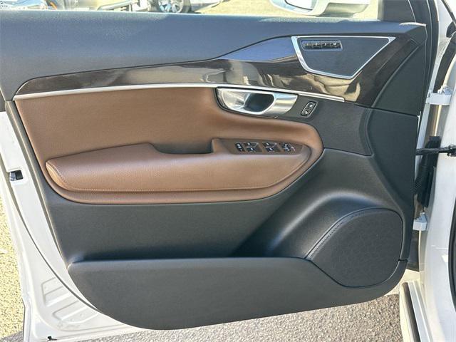 Photo of 2019 Ice White Volvo XC90