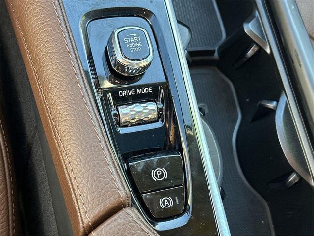Photo of 2019 Ice White Volvo XC90