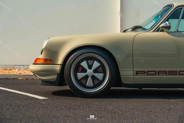 Photo of 1989 Gray Porsche 911