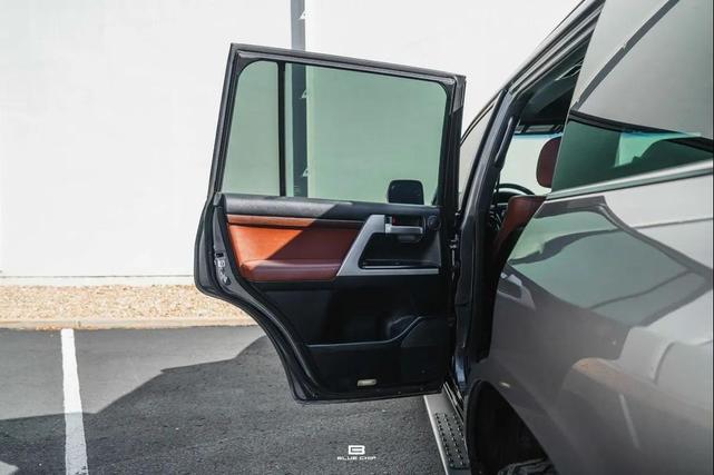 Photo of 2021 Magnetic Gray Metallic Toyota Land Cruiser