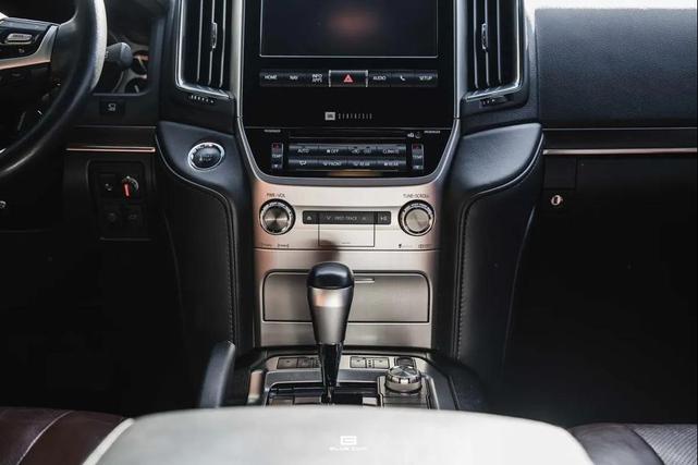 Photo of 2021 Magnetic Gray Metallic Toyota Land Cruiser