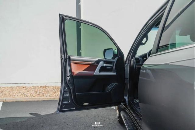 Photo of 2021 Magnetic Gray Metallic Toyota Land Cruiser