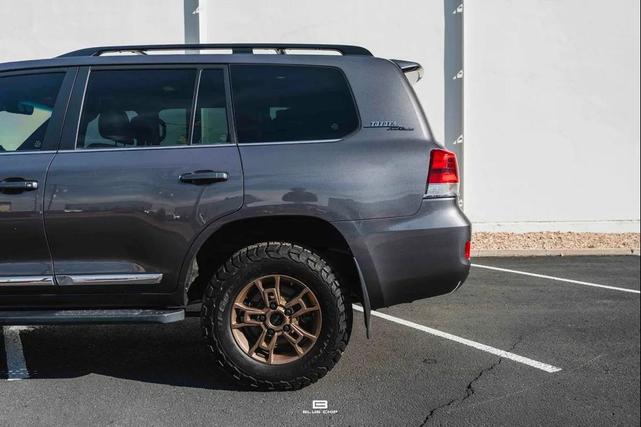 Photo of 2021 Magnetic Gray Metallic Toyota Land Cruiser
