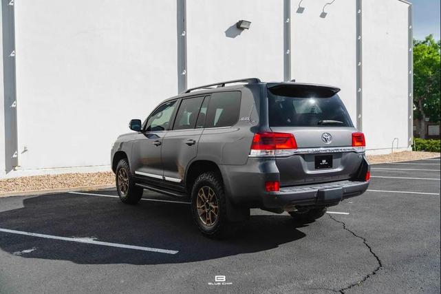 Photo of 2021 Magnetic Gray Metallic Toyota Land Cruiser