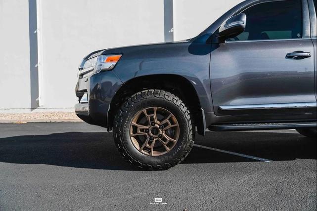 Photo of 2021 Magnetic Gray Metallic Toyota Land Cruiser
