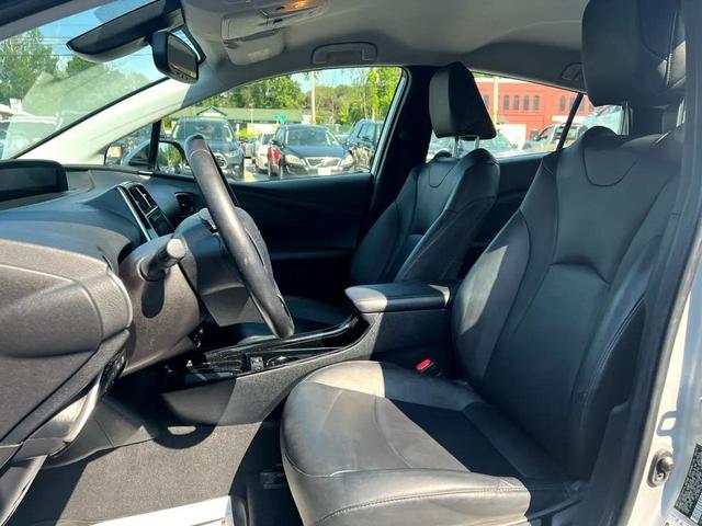 Photo of 2019 Classic Silver Metallic Toyota Prius