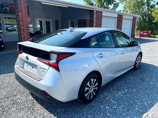 Photo of 2019 Classic Silver Metallic Toyota Prius