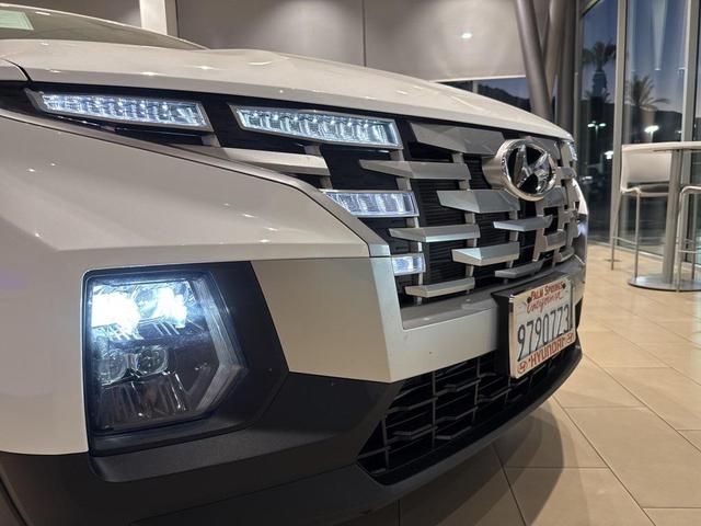 Photo of 2024 Atlas White Hyundai SANTA CRUZ