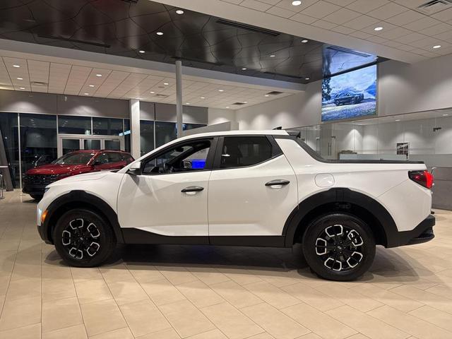 Photo of 2024 Atlas White Hyundai SANTA CRUZ