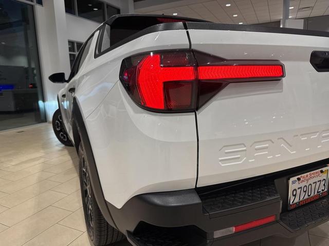 Photo of 2024 Atlas White Hyundai SANTA CRUZ