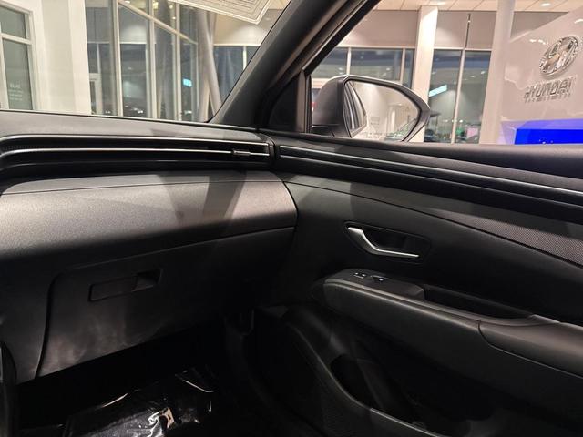 Photo of 2024 Atlas White Hyundai SANTA CRUZ