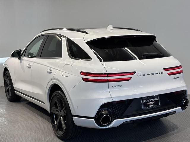 Photo of 2025 Alta White Genesis GV70