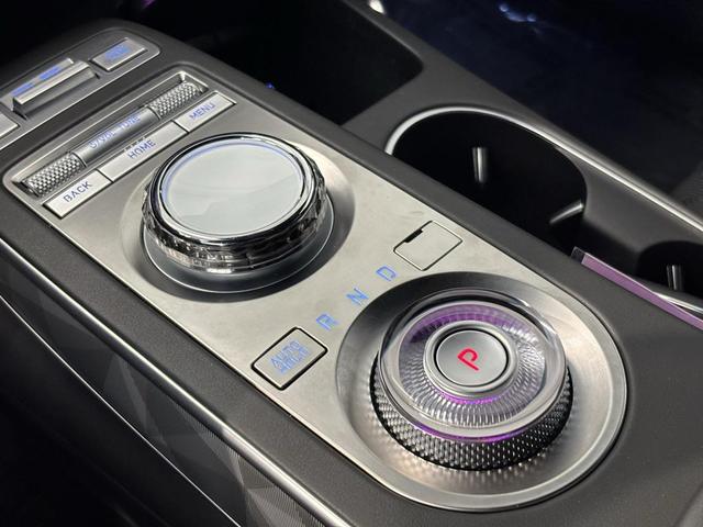 Photo of 2025 Alta White Genesis GV70