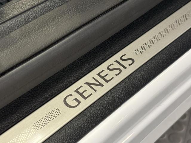 Photo of 2025 Alta White Genesis GV70