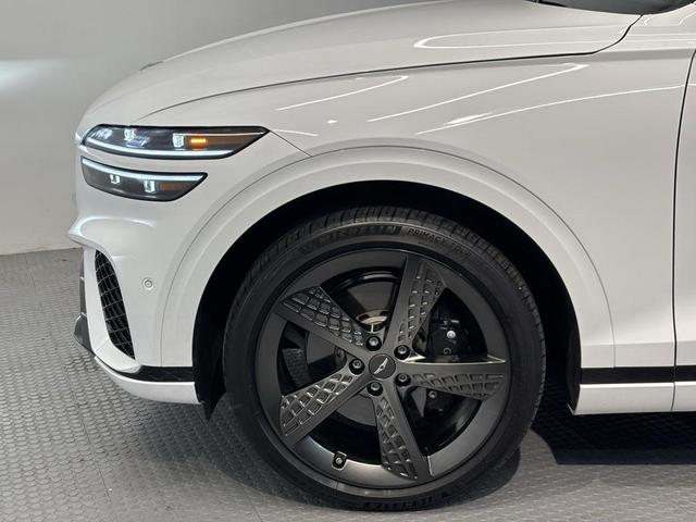 Photo of 2025 Alta White Genesis GV70