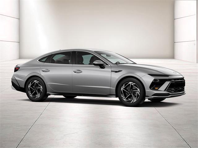 Photo of 2024 Aero Silver Hyundai SONATA