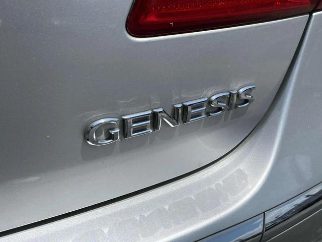 Photo of 2013 Platinum Metallic Hyundai Genesis