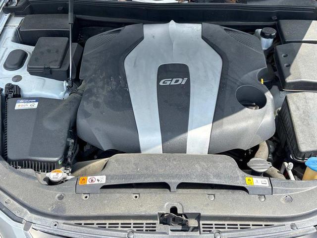 Photo of 2013 Platinum Metallic Hyundai Genesis