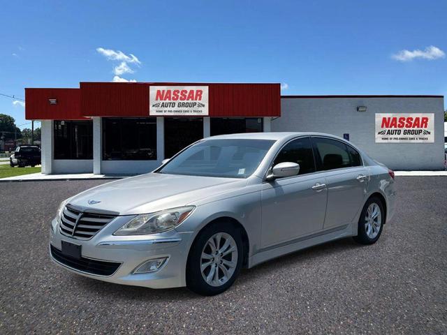 Photo of 2013 Platinum Metallic Hyundai Genesis