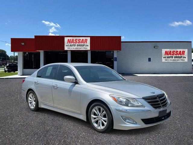 Photo of 2013 Platinum Metallic Hyundai Genesis