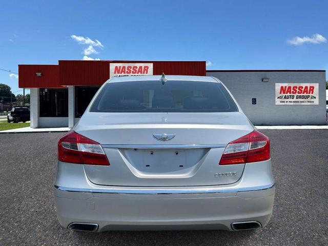 Photo of 2013 Platinum Metallic Hyundai Genesis