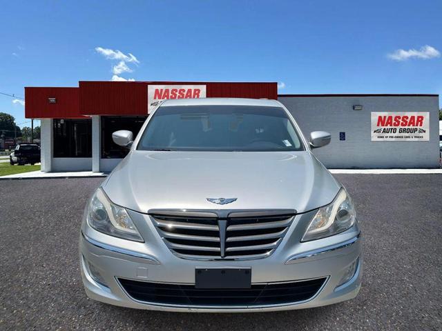 Photo of 2013 Platinum Metallic Hyundai Genesis