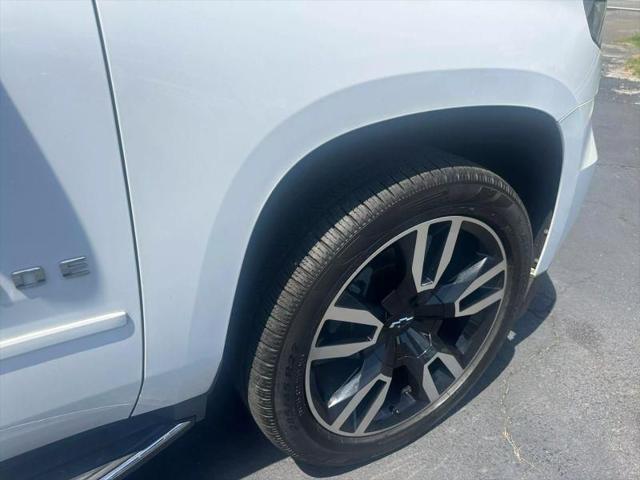Photo of 2017 White Chevrolet Tahoe