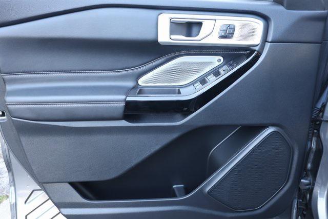Photo of 2023 Carbonized Gray Metallic Ford Explorer