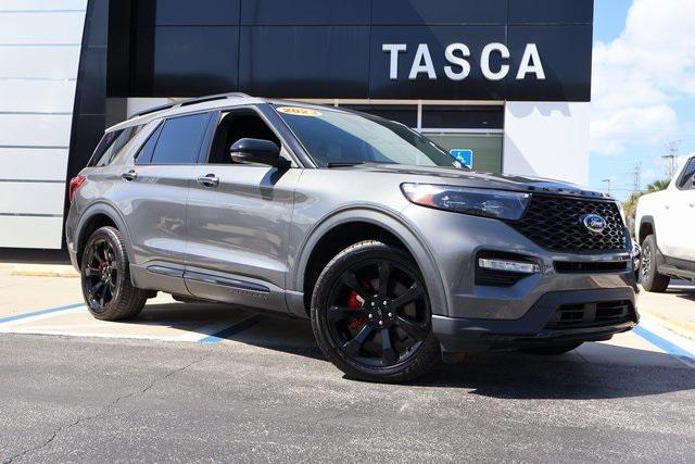 Photo of 2023 Carbonized Gray Metallic Ford Explorer