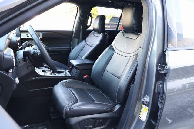 Photo of 2023 Carbonized Gray Metallic Ford Explorer
