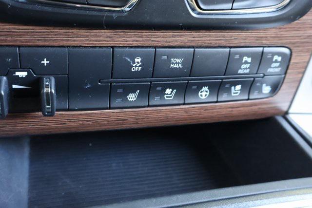 Photo of 2016 Luxury Brown Pearlcoat RAM 1500
