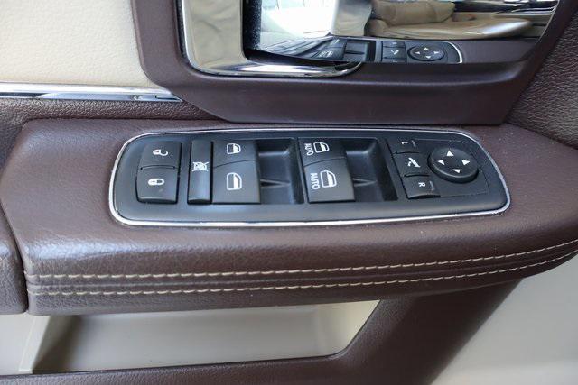 Photo of 2016 Luxury Brown Pearlcoat RAM 1500