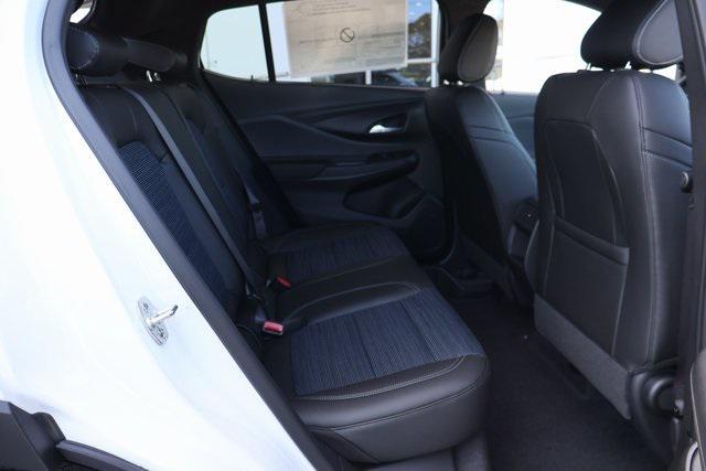 Photo of 2025 Summit White Buick Envista