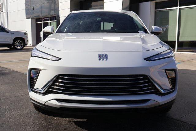 Photo of 2025 Summit White Buick Envista
