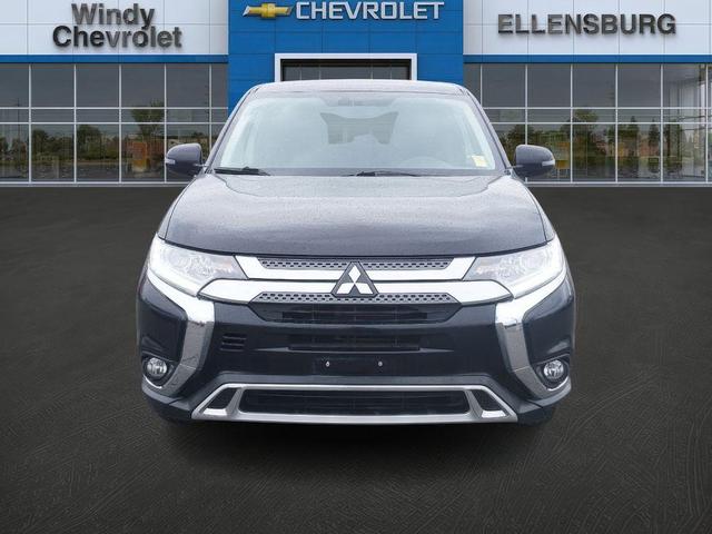 Photo of 2019 Labrador Black Metallic Mitsubishi Outlander