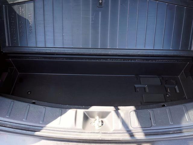Photo of 2019 Labrador Black Metallic Mitsubishi Outlander