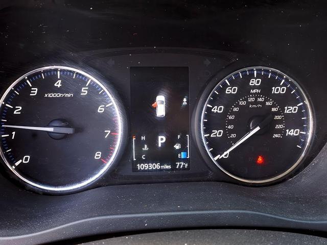 Photo of 2019 Labrador Black Metallic Mitsubishi Outlander