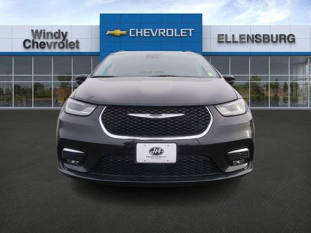Photo of 2022 Brilliant Black Crystal Pearlcoat Chrysler Pacifica